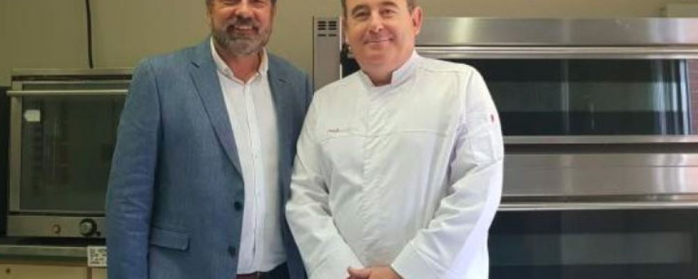 El centro de FP Valle de Elda ficha como maestro pastelero al aspense Raúl Asencio