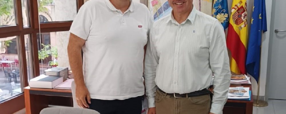 Aspe blinda su apoyo al comercio local con la firma del nuevo convenio